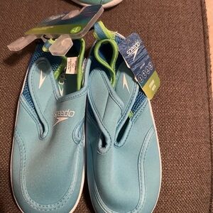 Speedo Kids Water Shoes in Aqua and Lime size 9/10 size large